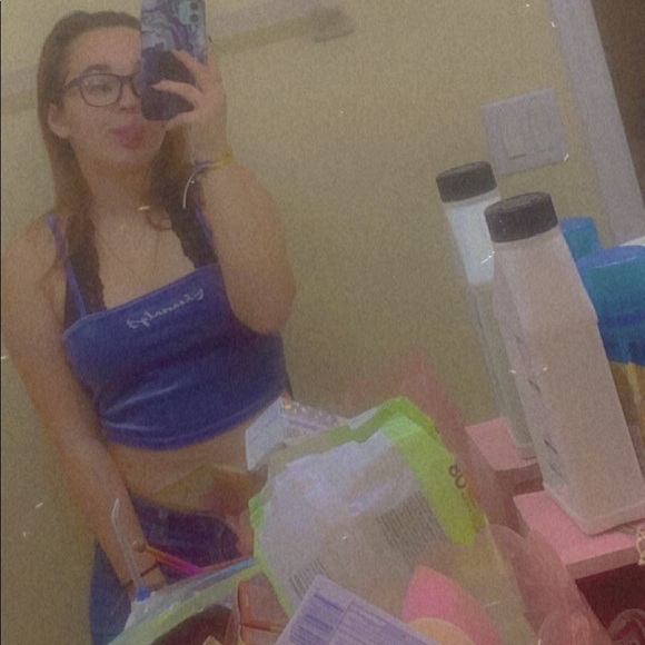 Meet the posher, Alyssa - Picture 2 of 5